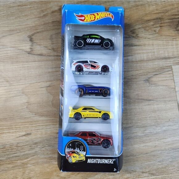 💜NIB Mattel 2016 Hot Wheels Nightburnerz Set of 5 Die-Cast Cars - Picture 2 of 5